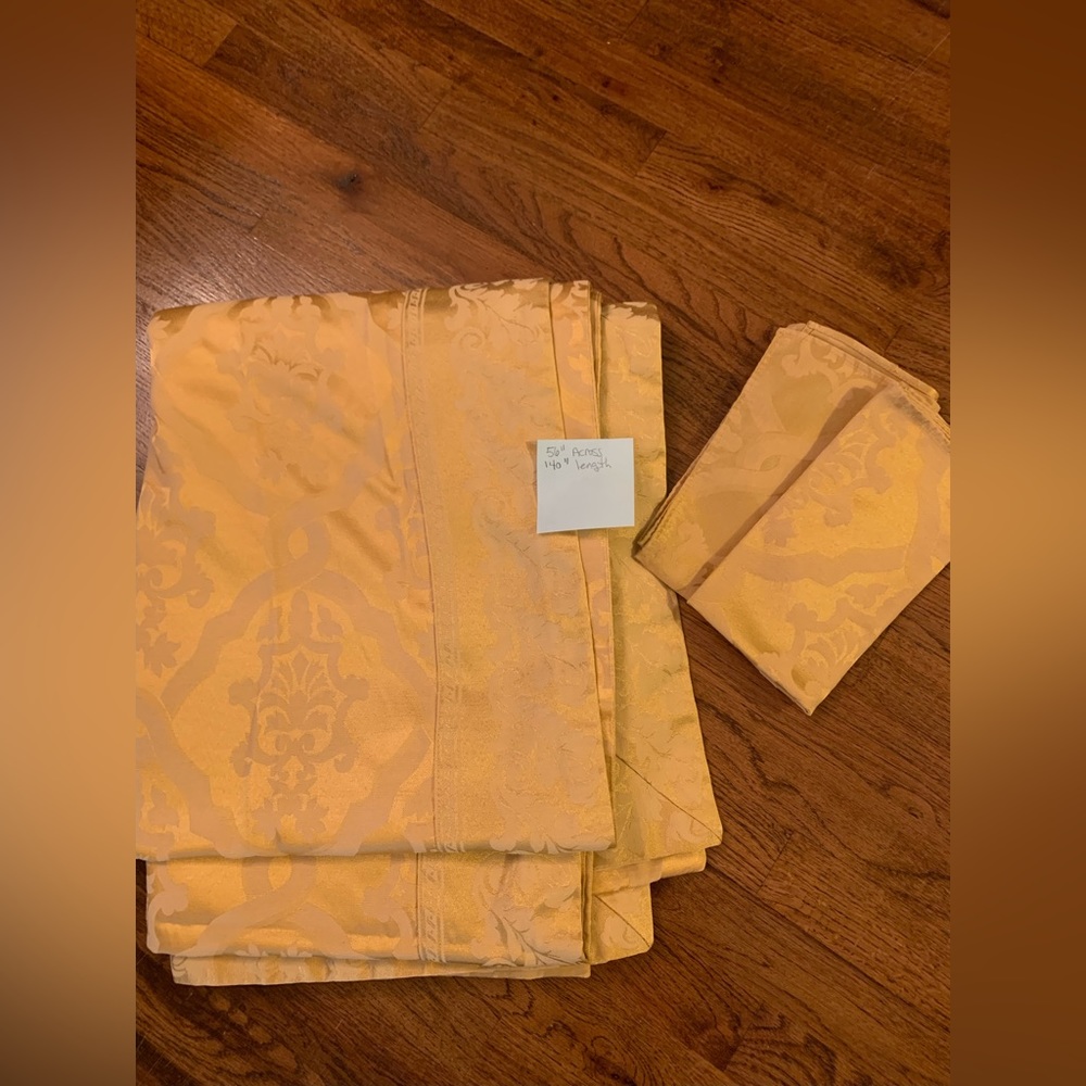 Gold Tablecloth with 12 matching napkins
